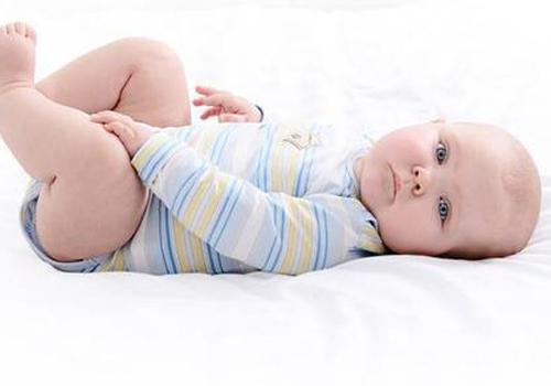 新生儿打嗝放屁是怎么回事 新生儿打嗝放屁正常吗