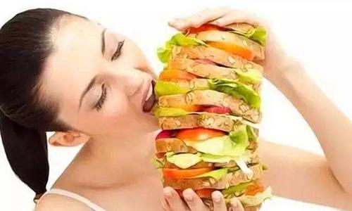 为什么有些人怎么吃都不胖(为什么有些人怎么吃都不胖有些人喝水都胖)