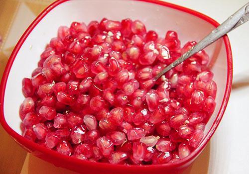 一岁的宝宝吃了石榴籽怎么办 一岁半的宝宝可以吃石榴吗?把籽也吃了