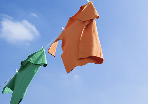 衣服要不要反过来晒（）