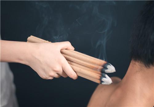 艾灸后打屁多怎么回事（艾灸时打屁是怎么回事）