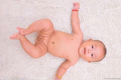 秋冬宝宝皮肤很干燥 秋冬宝宝皮肤很干燥起皮怎么办