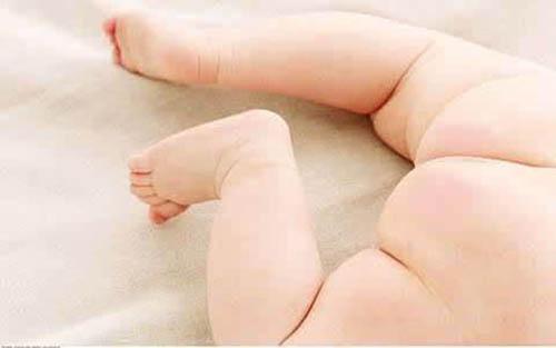 宝宝屁股红怎么回事（宝宝屁股是红的怎么办）