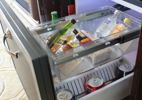 热水可以直接放冰箱吗 热水可以直接放到冰箱吗