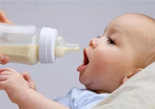 宝宝上火是怎么引起的（婴儿上火是怎么引起的）