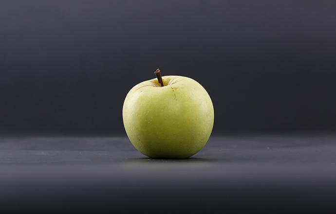 吃青苹果对身体有什么好处 吃青苹果有什么好处和坏处