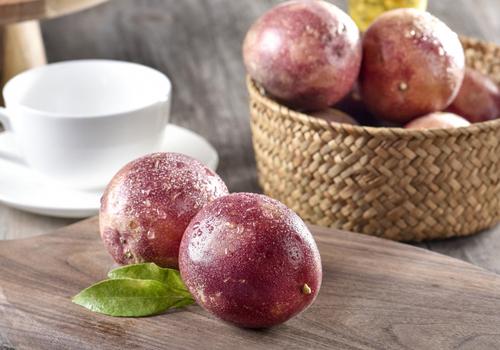 百香果晚上可以吃吗 百香果晚上可以吃吗 晚上吃百香果减肥吗