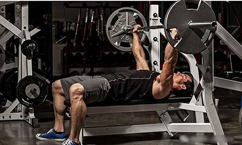杠铃卧推重量上不去（杠铃卧推重量上不去但是哑铃上的去）
