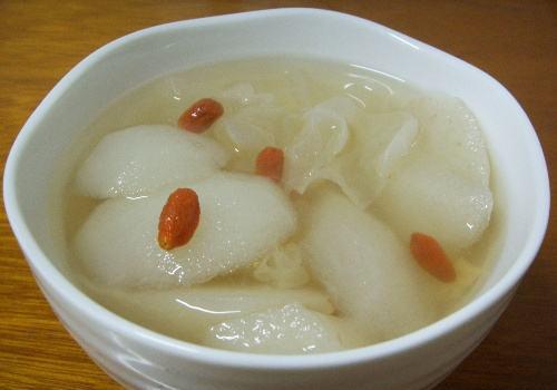枸杞冰糖炖雪梨
