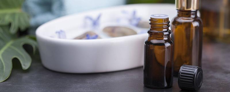 艾油的功效与作用(艾油的功效与作用点老虎膏作用)