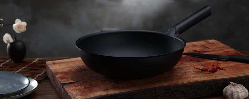 不粘锅有划痕还能用吗（不粘锅有划痕还能用吗?）
