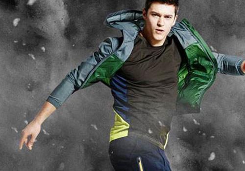 冲锋衣买大还是买小（冲锋衣买大还是买小点）