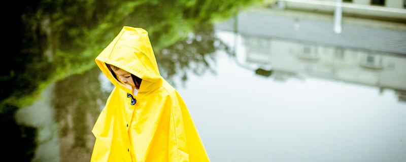 穿一次性雨衣可以隔离病毒吗（穿一次性雨衣可以隔离病毒吗）