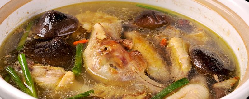 淮山莲子乌鸡汤的功效与作用（淮山炖乌鸡汤的作用与功效）