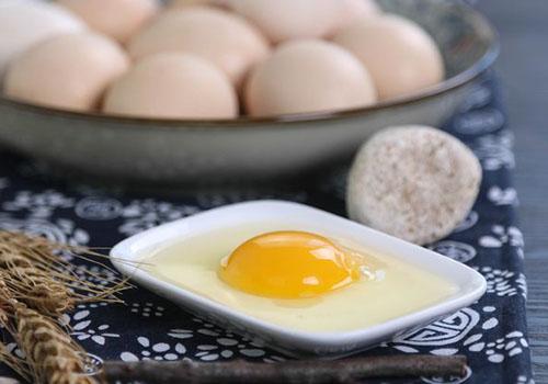 用鸡蛋热敷要去外壳吗 鸡蛋热敷后还能吃吗