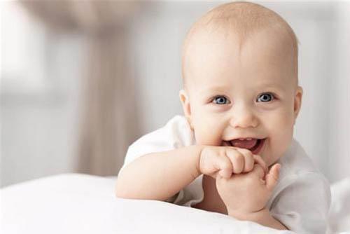 婴儿惊吓的症状（婴儿惊吓的症状怎么办）