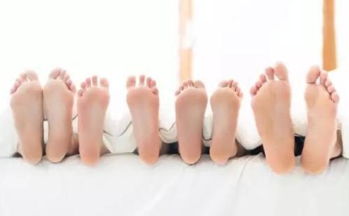 睡觉脚冷怎么办 睡觉脚冷有什么办法