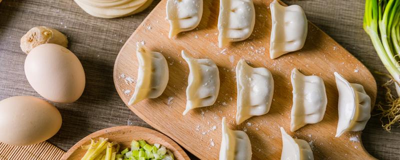 饺子一半白一半透明可以吃吗 饺子一半白一半透明可以吃吗