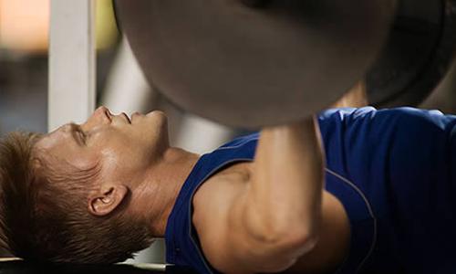 卧推可以提升力量吗 卧推能提高肌肉力量吗