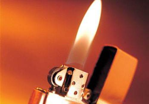 打火机里的液体有毒吗 打火机里液体有什么危险