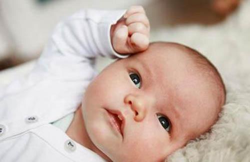 宝宝发育异常的表现(宝宝发育异常的表现症状)