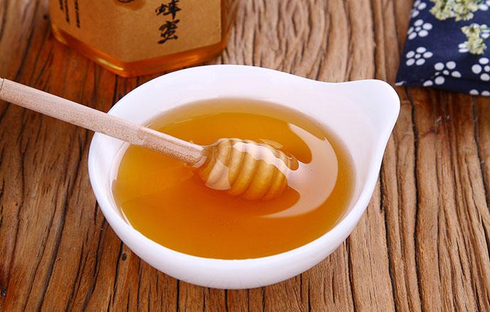 喝蜂蜜水的禁忌是什么 喝蜂蜜水都忌什么