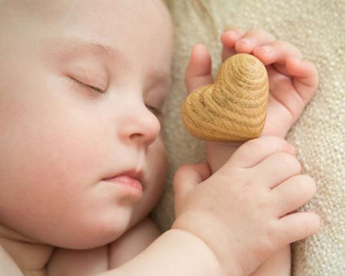 宝宝夜惊的症状是什么（宝宝夜惊是怎么回事）