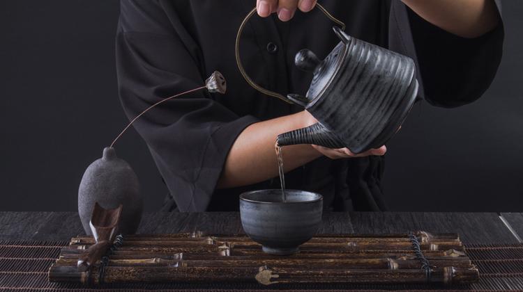 木棉花薏米陈皮煮水的功效(木棉花玉米须煲陈皮水功效)