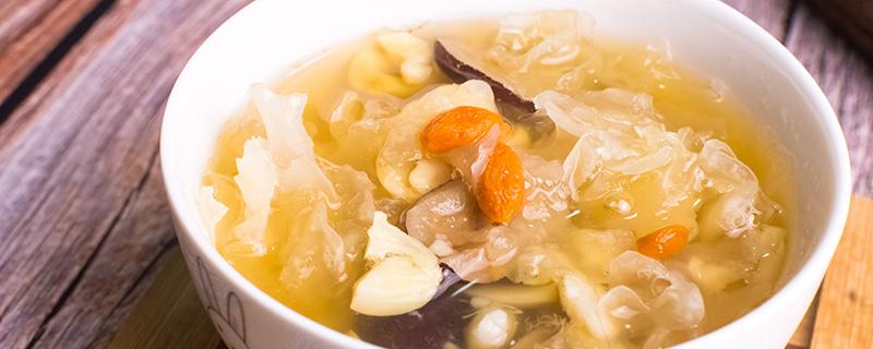 银耳莲子百合雪梨汤的禁忌 银耳莲子百合雪梨汤的禁忌是什么