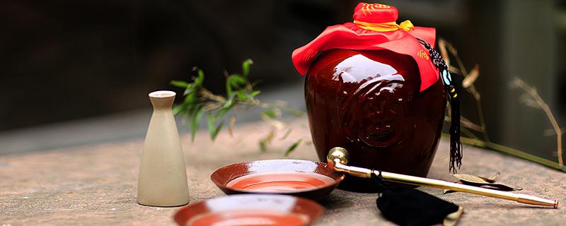 枸杞人参泡酒的功效与作用 枸杞人参泡酒的功效与作用及禁忌