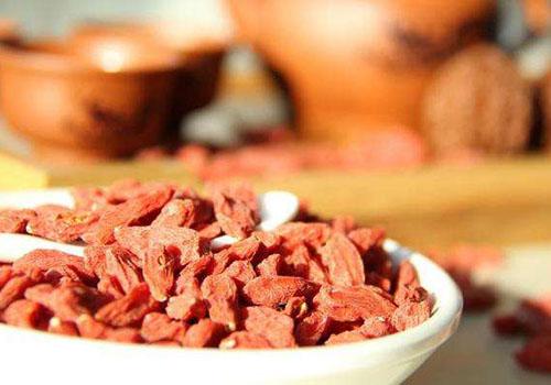 枸杞洗了掉色正常吗（枸杞洗完掉色正常吗）