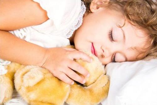 什么时候和孩子分床睡好（什么时候跟小孩分床睡）