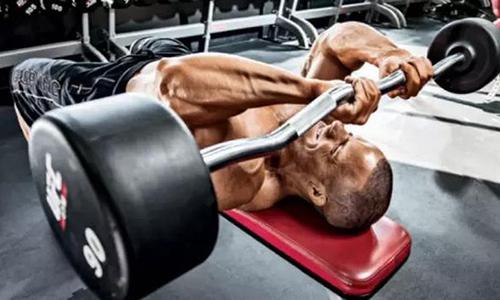 卧推如何突破瓶颈 卧推如何突破瓶颈肌肉