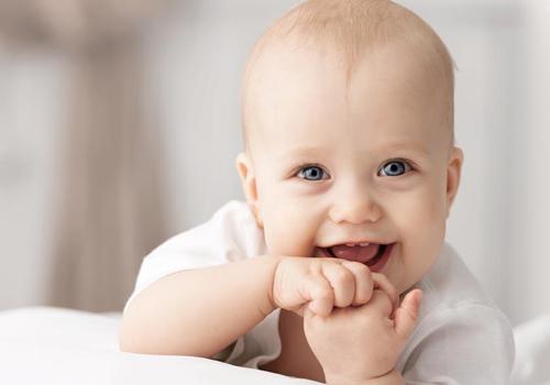 宝宝扁桃体发炎症状(一岁半宝宝扁桃体发炎症状)