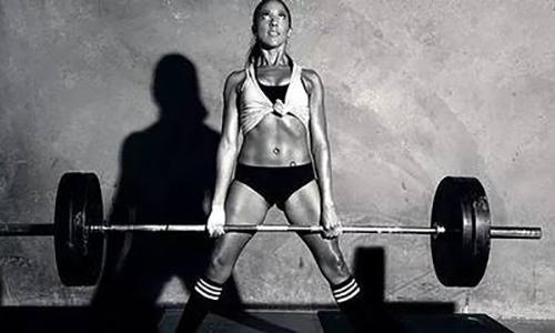 硬拉怎么呼吸（直腿硬拉怎么呼吸）