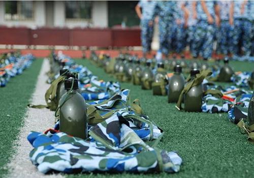 军训必备物品清单女生（军训必备物品清单女生高一）