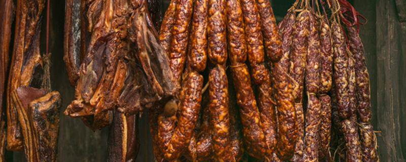 冬天香肠晾晒几天可以吃 香肠晾晒几天可以放冰箱