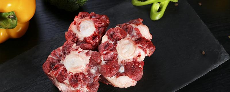 炖牛尾汤热水还是凉水 牛尾汤冷水下锅吗