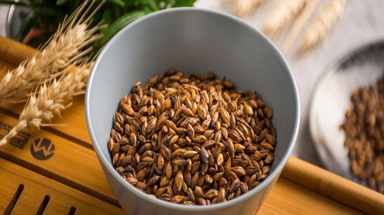 炒大麦泡水喝的功效与作用 炒大麦泡水喝的食用方式和注意事项