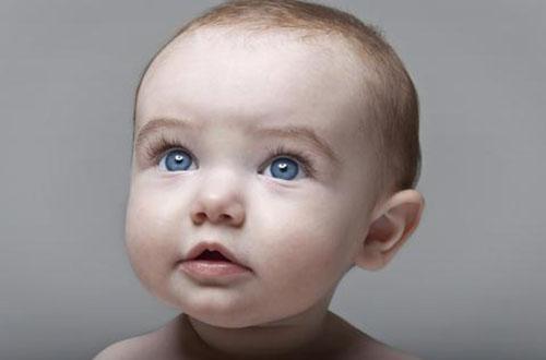 宝宝眼屎多是什么原因（两个月的宝宝眼屎多是什么原因）