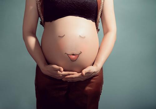 孕妇可以戴隐形眼镜吗 孕妇可以戴隐形眼镜吗,要注意什么?