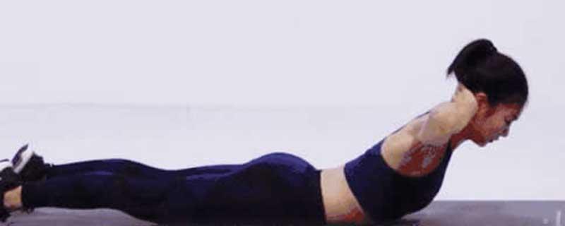 俯卧挺身主要练什么(俯卧挺身主要练什么肌肉)