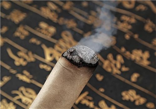 艾灸的烟味对呼吸道有害吗（艾灸的烟味对呼吸道有害吗视频）