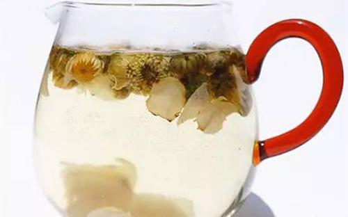 西洋参菊花泡水