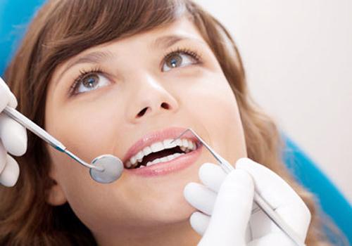 嘴巴里面脱皮是什么原因 嘴巴脱皮是什么原因呢