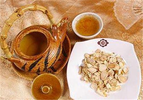 西洋参泡水喝有什么功效（黄芪跟西洋参泡水喝有什么功效）