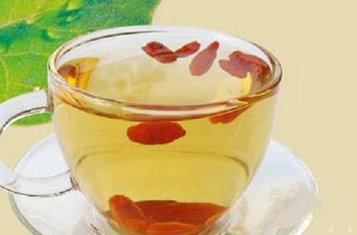 黄芪枸杞泡水喝的功效 黄芪枸杞泡水喝的功效与副作用