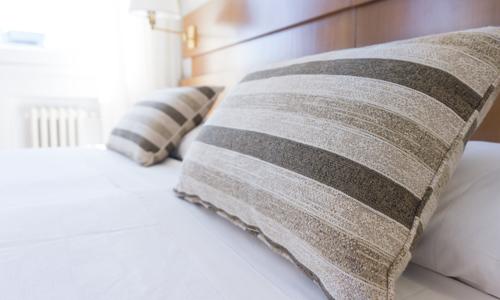 空调扇吹出来的潮吗（空调扇吹出的风会潮湿吗）