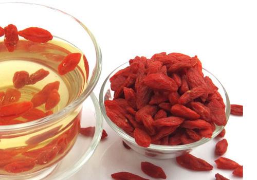 孕妇能喝枸杞泡水吗（孕妇能喝枸杞泡水吗早期）