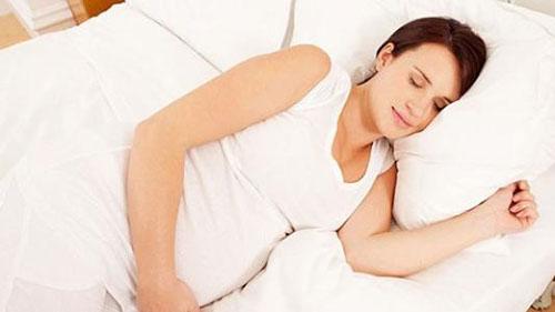 孕妇睡觉的正确姿势（孕妇睡觉的正确姿势图解）
